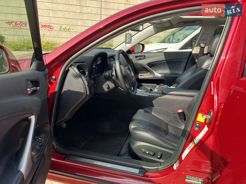 Седан Lexus IS 2012 в Киеве