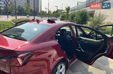Седан Lexus IS 2012 в 
