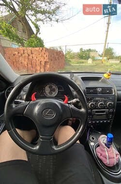 Седан Lexus IS 1999 в 