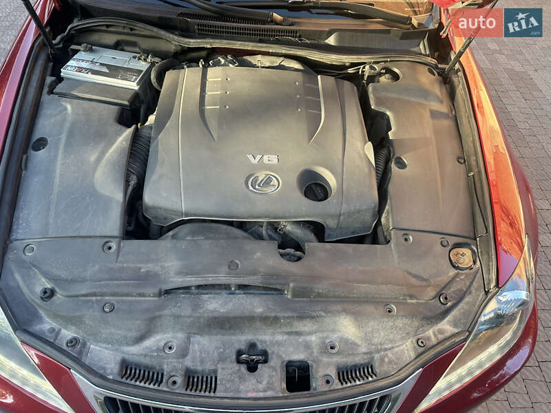 Седан Lexus IS 2011 в Львове