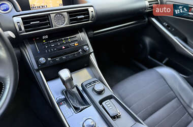 Седан Lexus IS 2014 в 