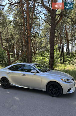Седан Lexus IS 2015 в 