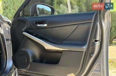 Седан Lexus IS 2016 в 