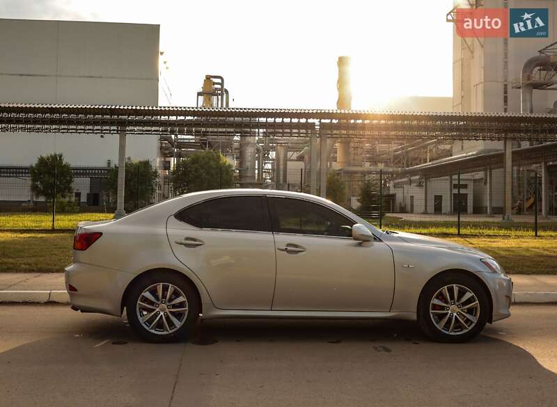 Седан Lexus IS 2005 в Коростене