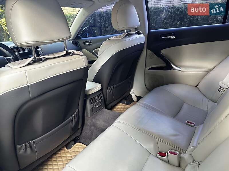 Седан Lexus IS 2011 в Киеве