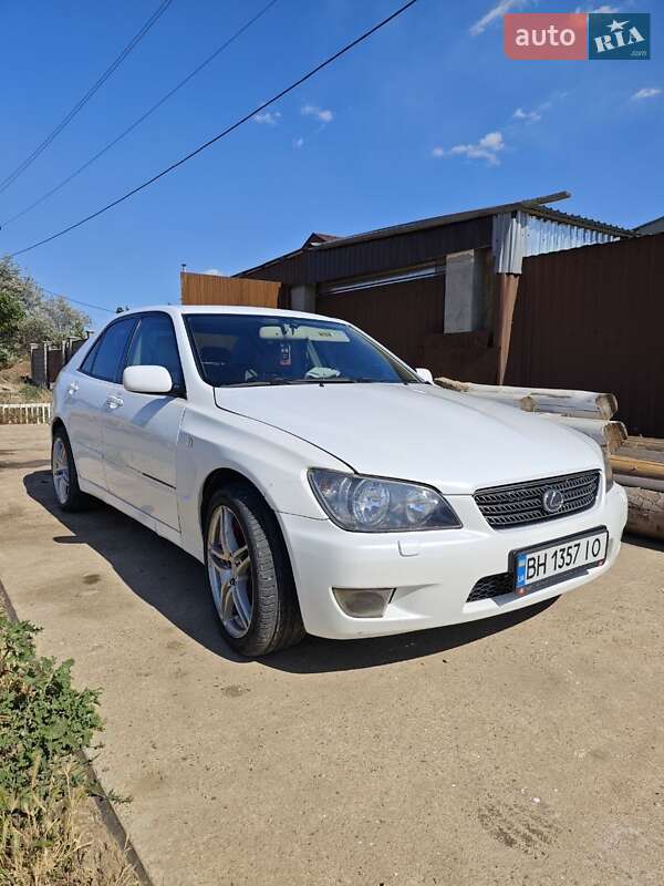 Седан Lexus IS 2002 в 