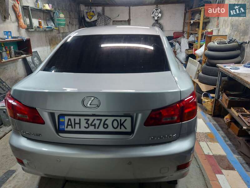 Седан Lexus IS 2005 в Чугуєві