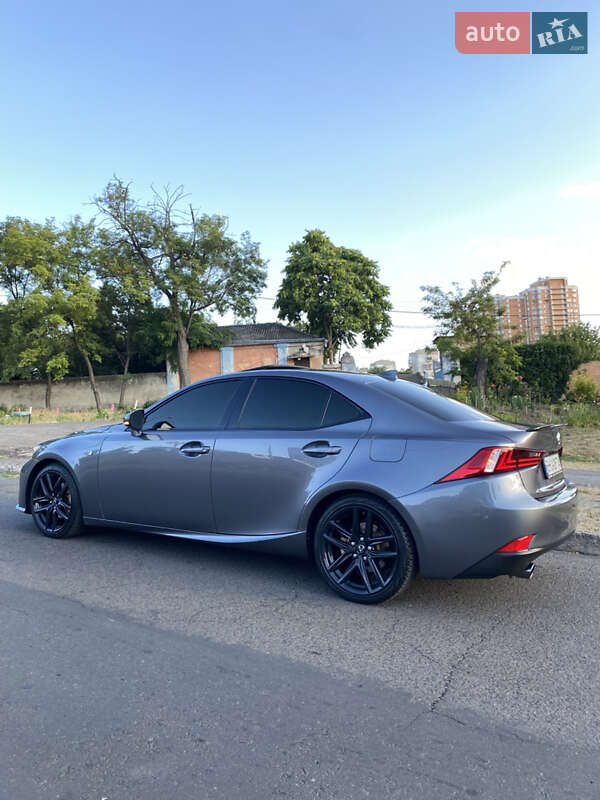 Седан Lexus IS 2013 в 