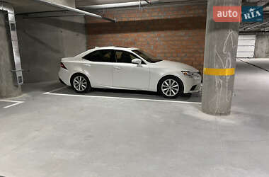 Седан Lexus IS 2015 в 