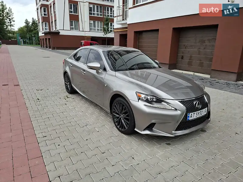 Lexus IS