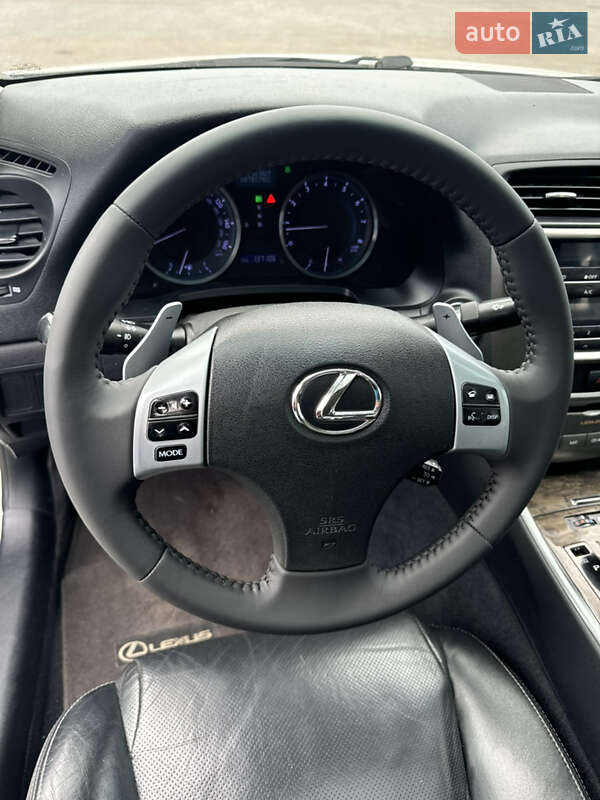 Седан Lexus IS 2010 в Сваляве