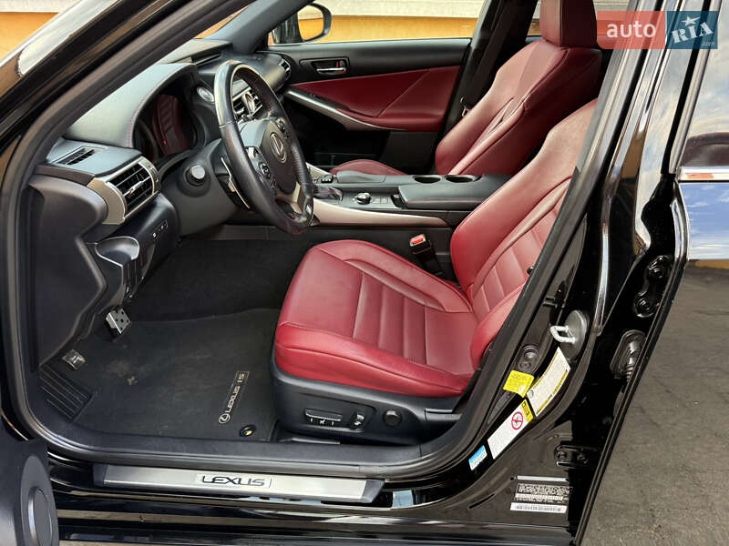 Седан Lexus IS 2015 в Ивано-Франковске