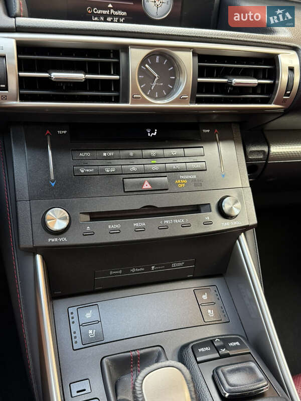 Седан Lexus IS 2015 в Ивано-Франковске