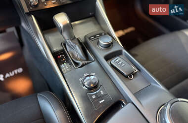 Седан Lexus IS 2014 в 