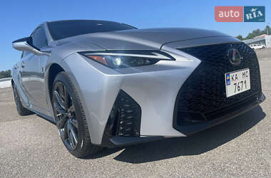 Седан Lexus IS 2022 в 