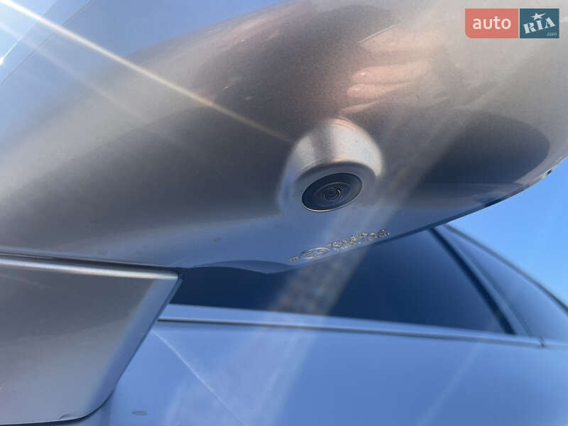 Седан Lexus IS 2022 в Киеве