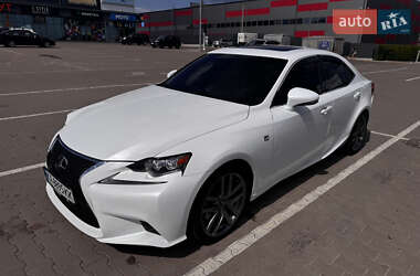 Седан Lexus IS 2015 в 