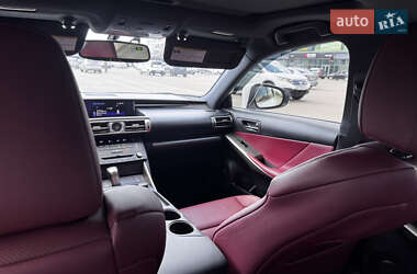 Седан Lexus IS 2015 в 