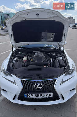 Седан Lexus IS 2015 в 