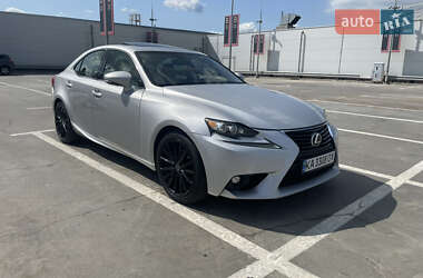 Седан Lexus IS 2015 в 