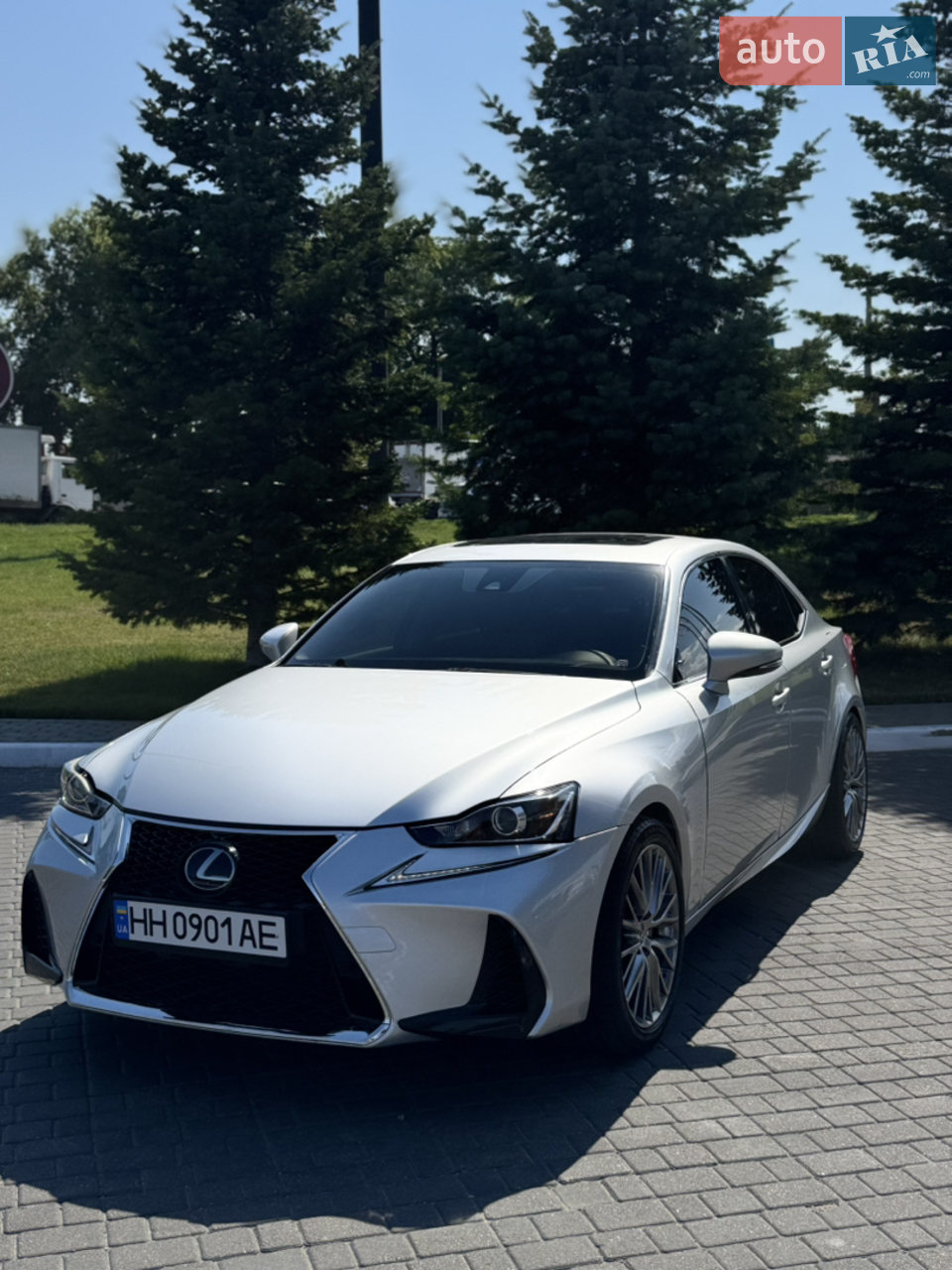 2017 Lexus IS - мініатюра 14