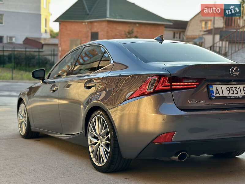 Седан Lexus IS 2014 в Киеве