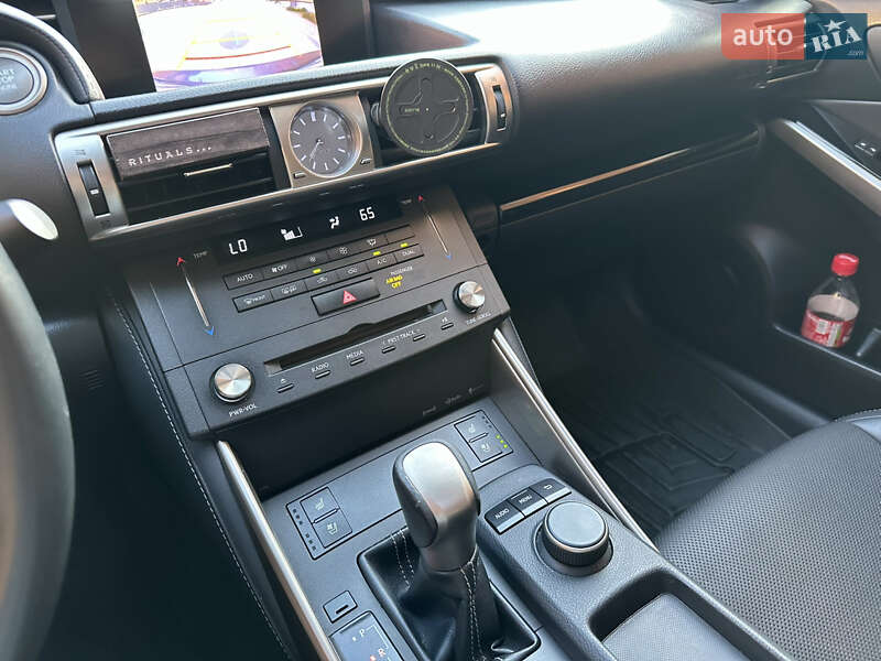 Седан Lexus IS 2014 в Киеве