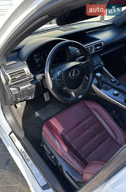 Седан Lexus IS 2015 в 