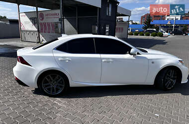 Седан Lexus IS 2015 в 
