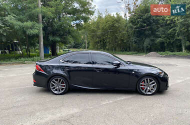 Седан Lexus IS 2018 в 