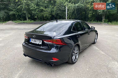 Седан Lexus IS 2018 в 