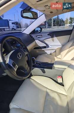 Седан Lexus IS 2012 в 