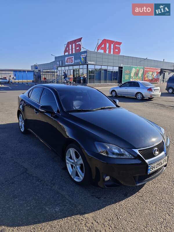Седан Lexus IS 2012 в 