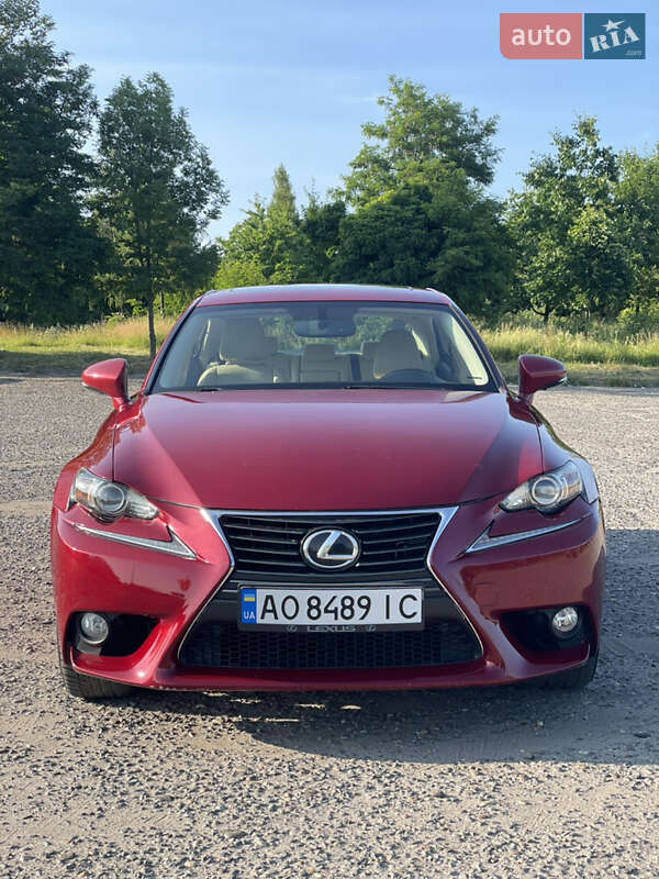 Lexus IS 2013