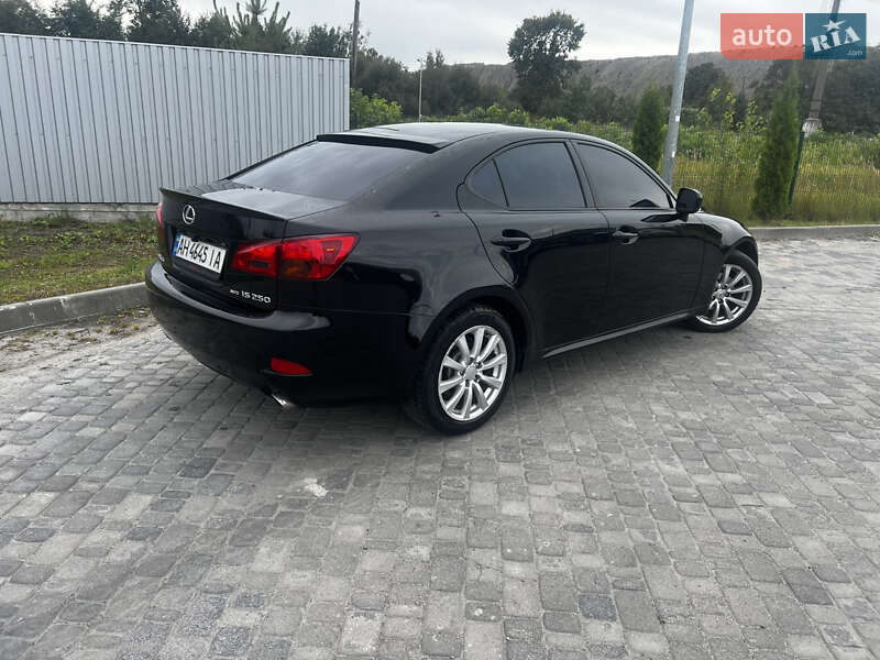 Седан Lexus IS 2005 в Клесовом