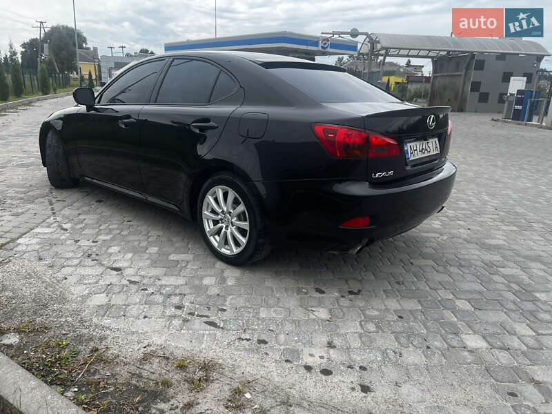 Седан Lexus IS 2005 в Клесовом