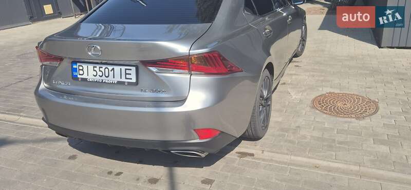 Седан Lexus IS 2017 в Миргороді