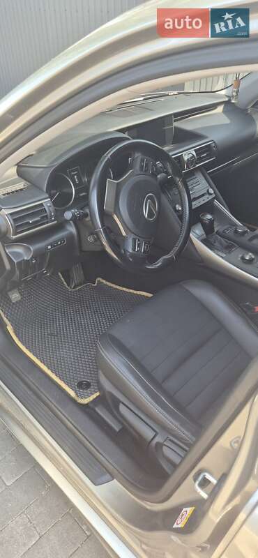 Седан Lexus IS 2017 в Миргороді