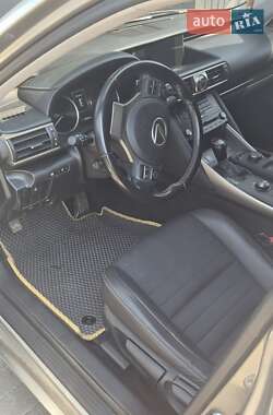 Седан Lexus IS 2017 в 