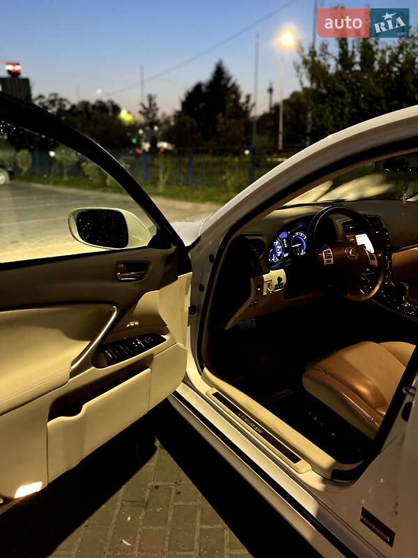 Седан Lexus IS 2010 в Львове