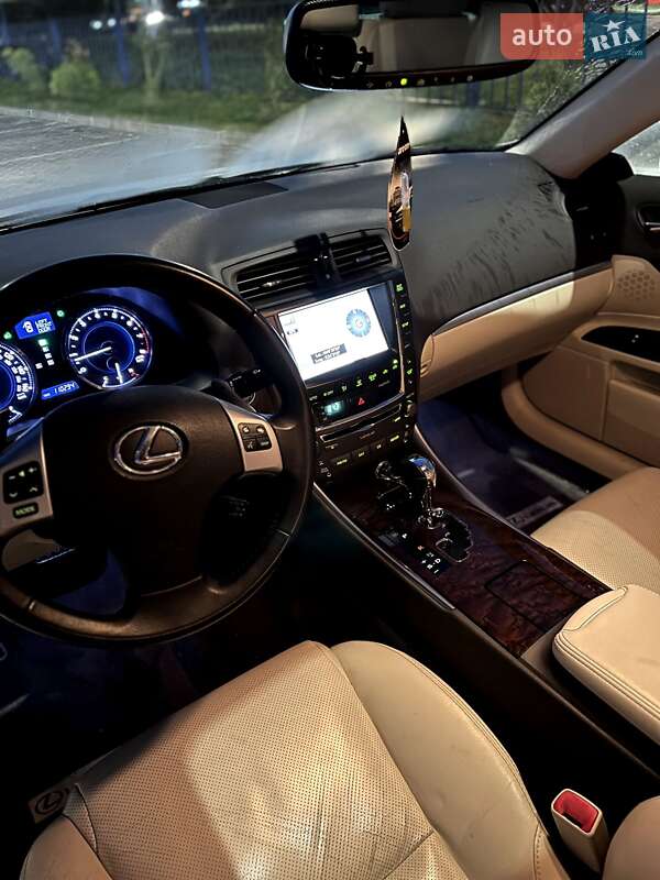 Седан Lexus IS 2010 в Львове