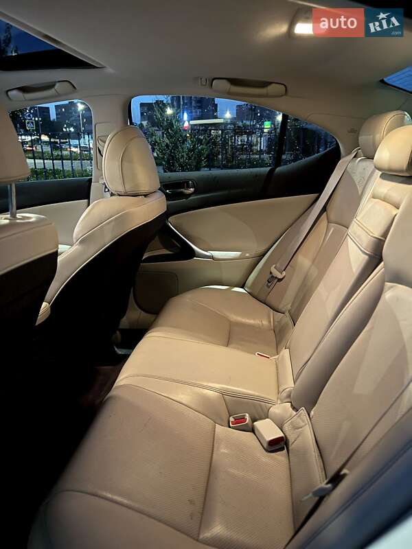 Седан Lexus IS 2010 в Львове