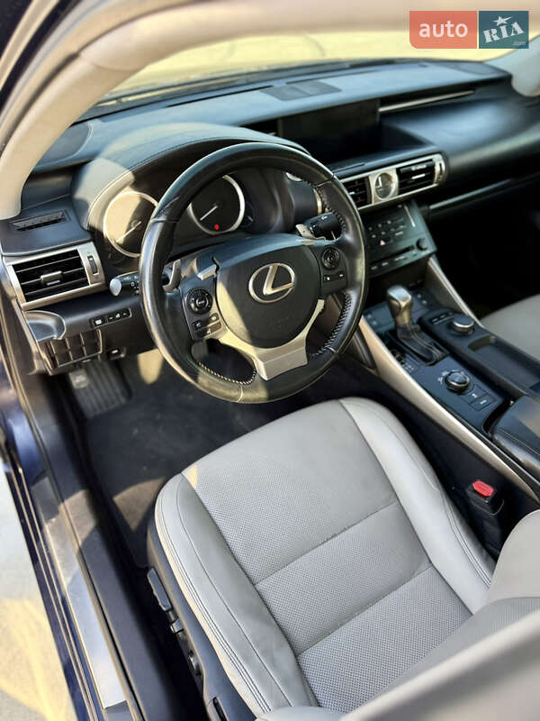 Седан Lexus IS 2013 в Киеве