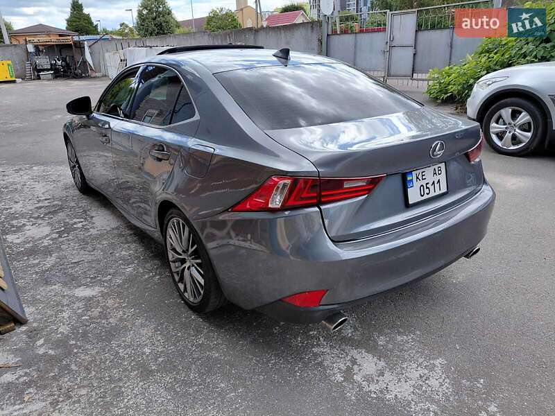 Седан Lexus IS 2014 в Буче