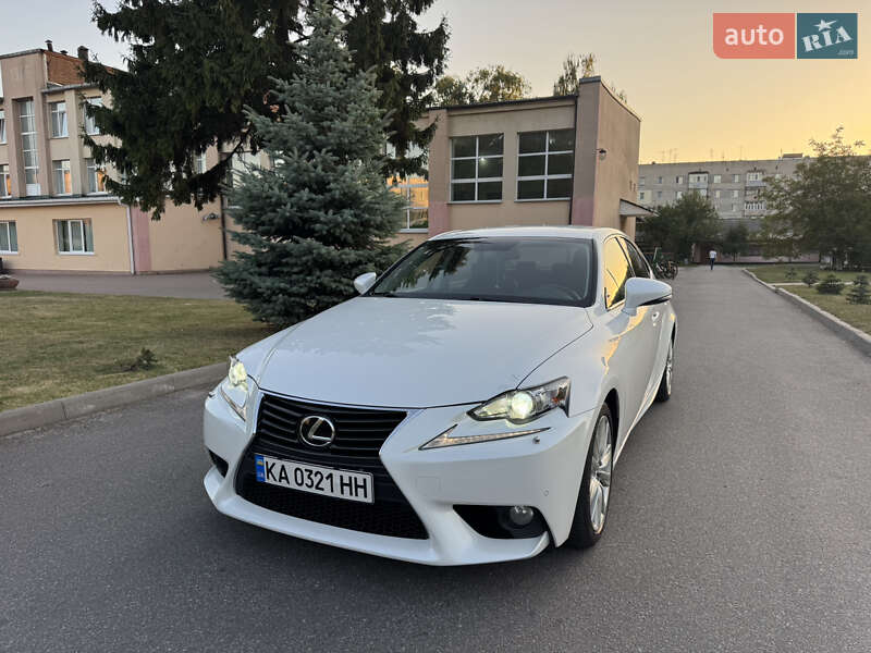 Седан Lexus IS 2013 в 