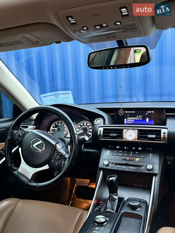 Седан Lexus IS 2015 в Киеве