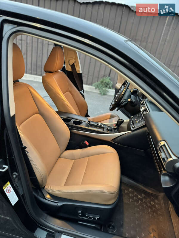 Седан Lexus IS 2015 в Киеве