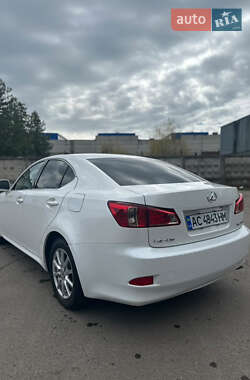 Седан Lexus IS 2012 в 