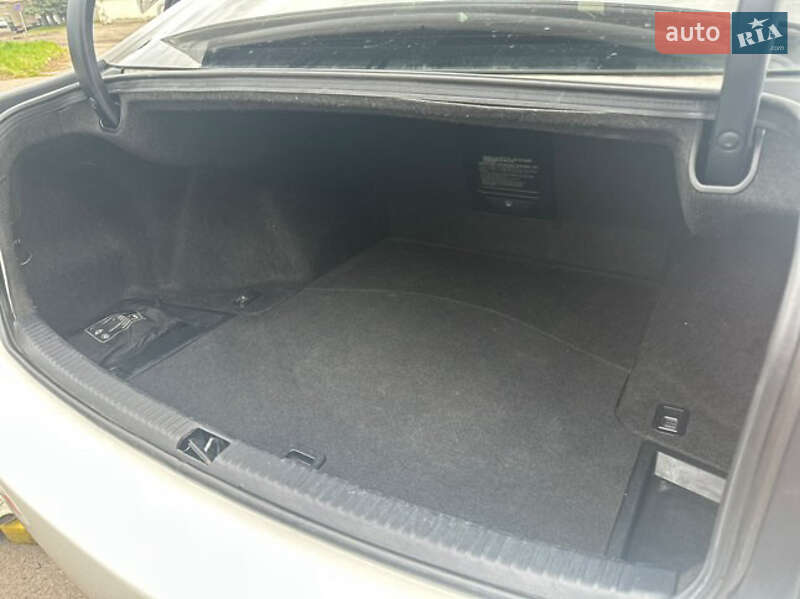 Седан Lexus IS 2012 в Луцке