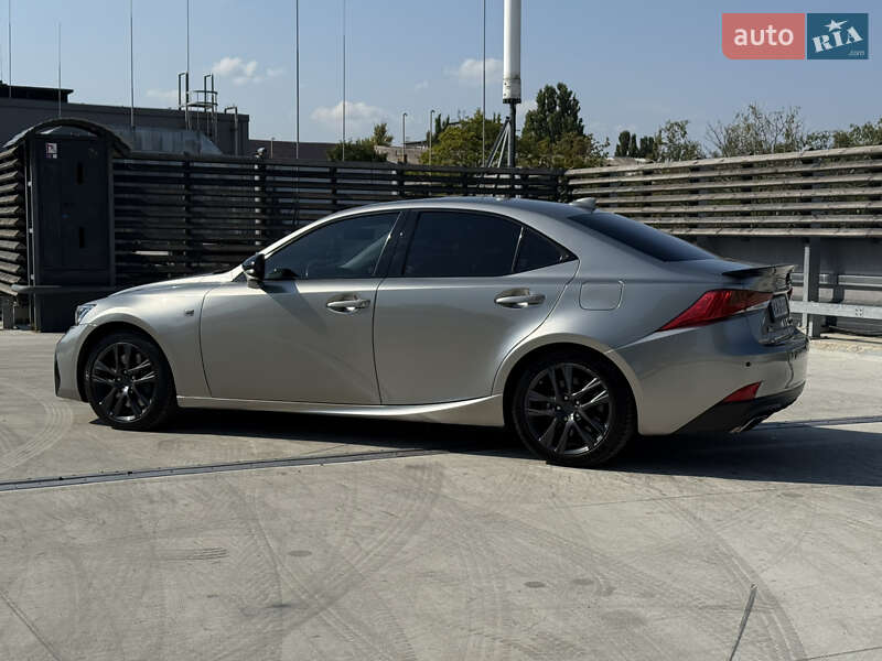 Седан Lexus IS 2018 в Киеве